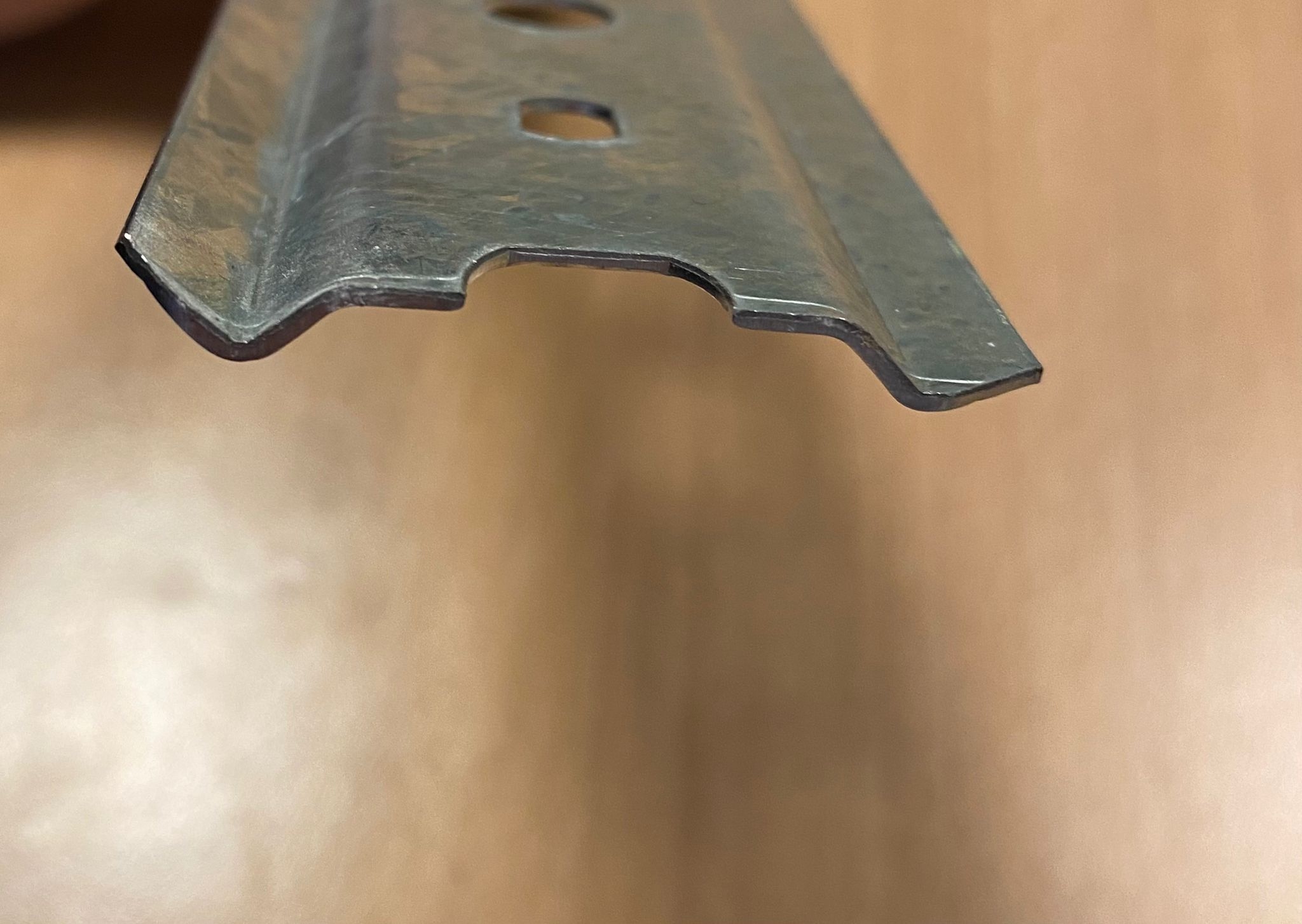 Ophangrail  ijzer/verzinkt - Lengte 19,8 cm Hoogte 4,8 cm